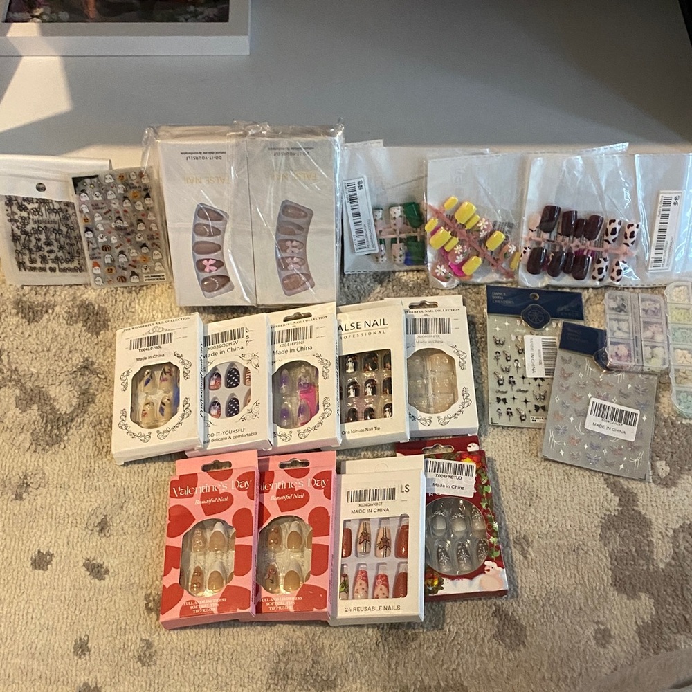 Nails and nail charms/stickers